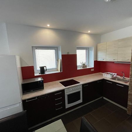 Malibu Apartman & Jacuzzi Miskolc Eksteriør bilde