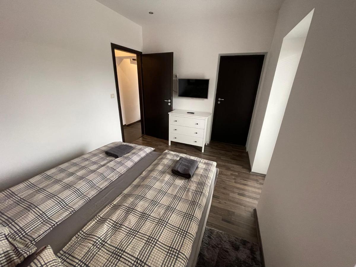 Malibu Apartman & Jacuzzi Miskolc Eksteriør bilde