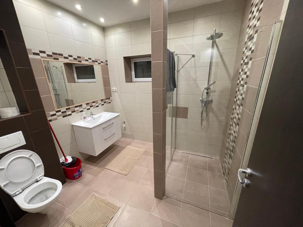 Malibu Apartman & Jacuzzi Miskolc Eksteriør bilde