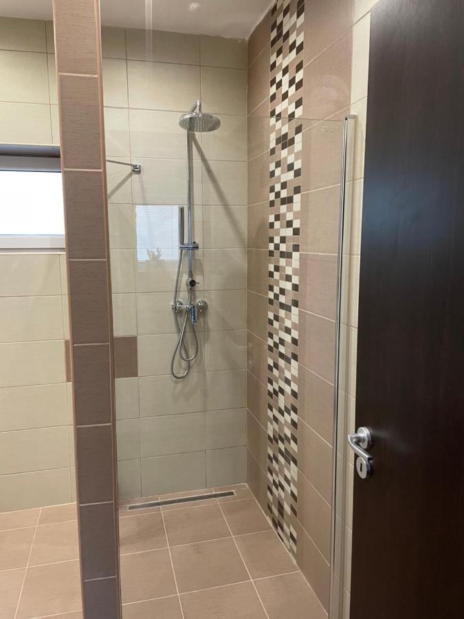 Malibu Apartman & Jacuzzi Miskolc Eksteriør bilde