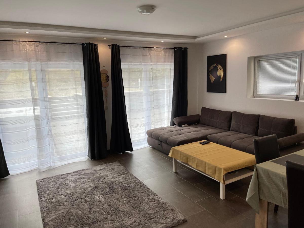 Malibu Apartman & Jacuzzi Miskolc Eksteriør bilde