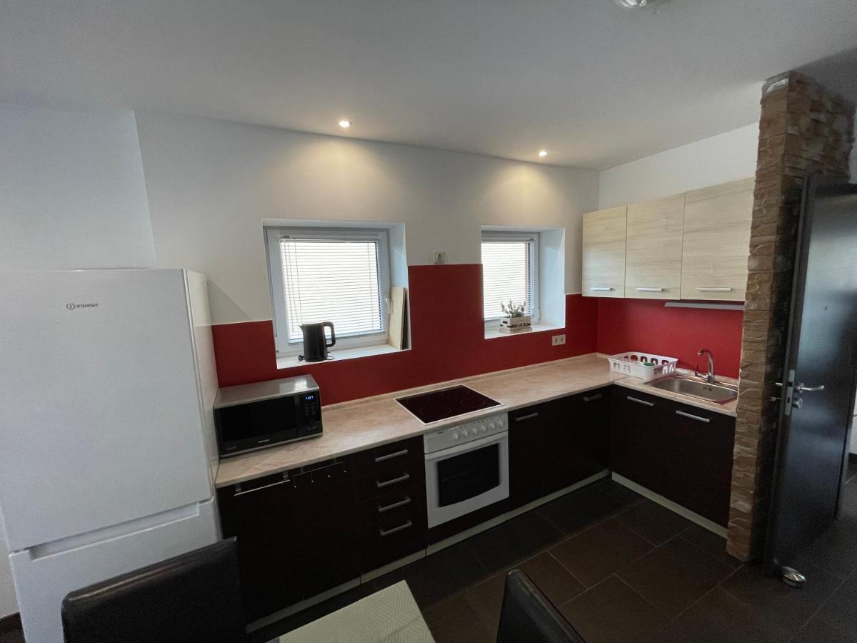 Malibu Apartman & Jacuzzi Miskolc Eksteriør bilde