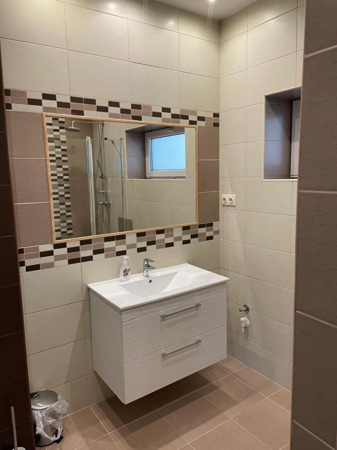 Malibu Apartman & Jacuzzi Miskolc Eksteriør bilde